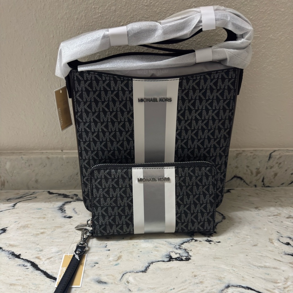 Michael Kors Jet Set Small Signature Messenger Crossbody Bag Navy Wallet Set